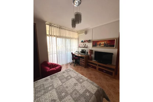 Shtepi ne shitje Apartament ne Durres, 3+1, Mobilimi E mobiluar, Pagesa 295,000  Euro.