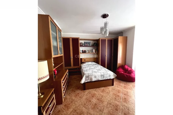Shtepi ne shitje Apartament ne Durres, 3+1, Mobilimi E mobiluar, Pagesa 295,000  Euro.