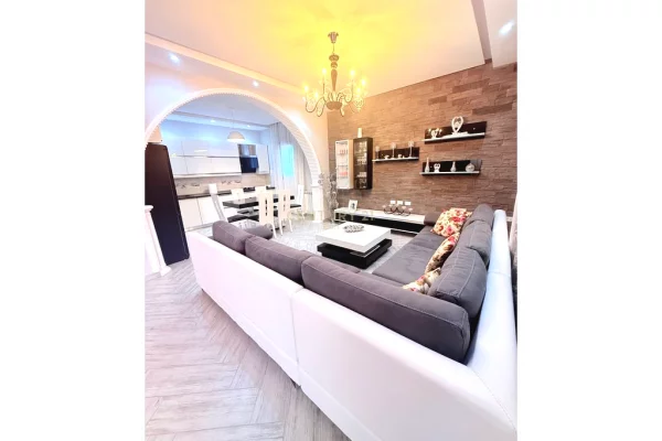 Shtepi ne shitje Shtepi Private ne Durres, 6+1, Mobilimi E mobiluar, Pagesa 200,000  Euro.