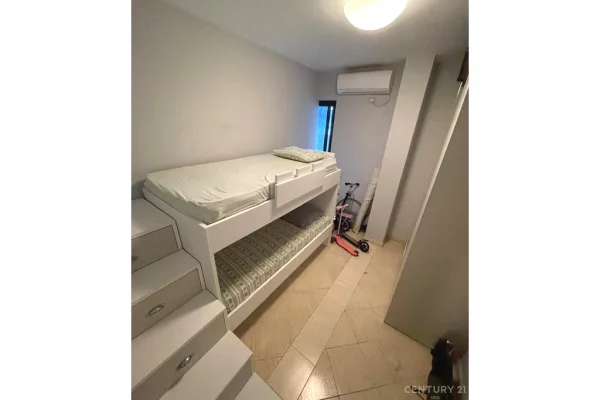 Shtepi ne shitje Apartament ne Durres, 2+1, Mobilimi Pjeserisht e mobiluar, Pagesa 87,000  Euro.
