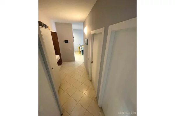 Shtepi ne shitje Apartament ne Durres, 2+1, Mobilimi Pjeserisht e mobiluar, Pagesa 87,000  Euro.