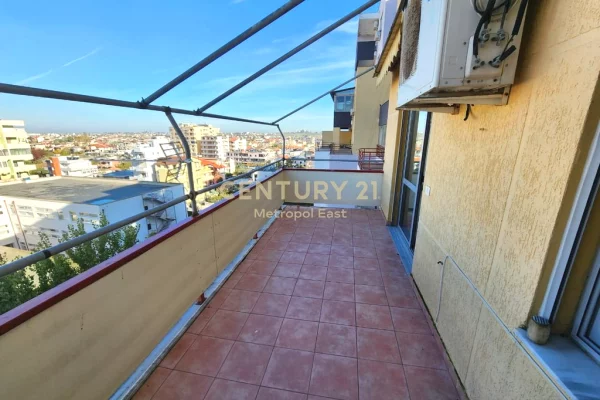 Shtepi ne shitje Apartament ne Durres, 2+1, Mobilimi E mobiluar, Pagesa 130,000  Euro.