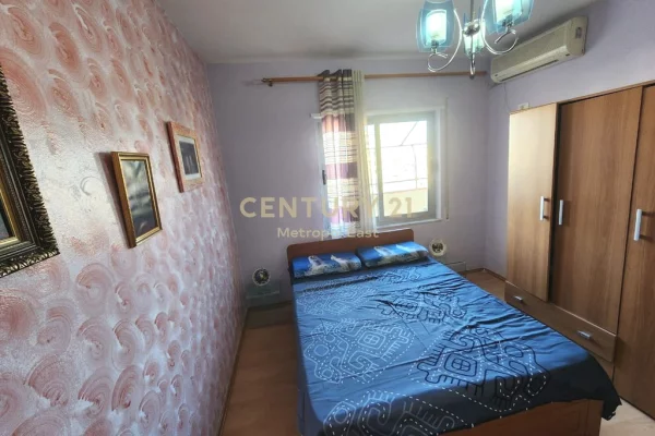 Shtepi ne shitje Apartament ne Durres, 2+1, Mobilimi E mobiluar, Pagesa 130,000  Euro.