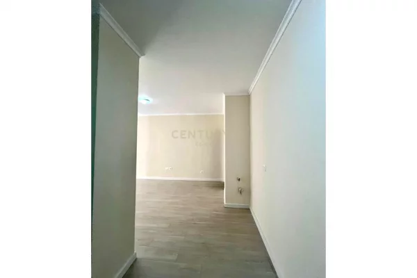 Shtepi ne shitje Apartament ne Durres, 1+1, Mobilimi Bosh, pa mobiluar, Pagesa 175,000  Euro.