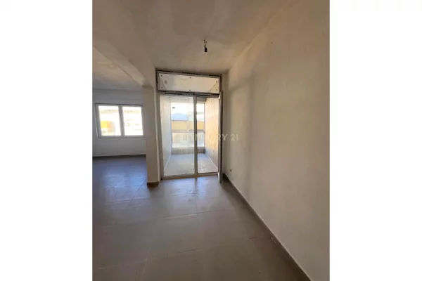 Shtepi ne shitje Apartament ne Durres, 1+1, Mobilimi Bosh, pa mobiluar, Pagesa 128,344  Euro.
