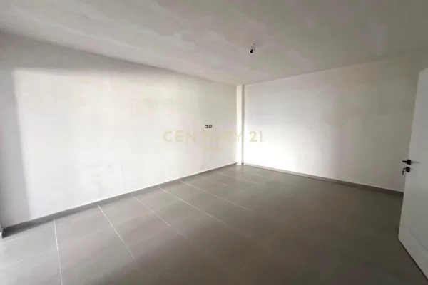 Shtepi ne shitje Apartament ne Durres, 1+1, Mobilimi Bosh, pa mobiluar, Pagesa 128,344  Euro.