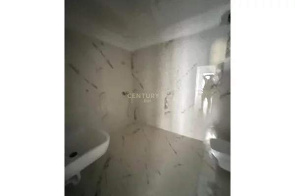 Shtepi ne shitje Apartament ne Durres, 1+1, Mobilimi Bosh, pa mobiluar, Pagesa 128,344  Euro.