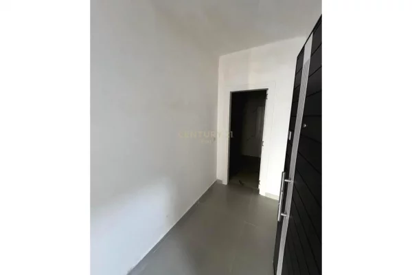 Shtepi ne shitje Apartament ne Durres, 1+1, Mobilimi Bosh, pa mobiluar, Pagesa 128,344  Euro.