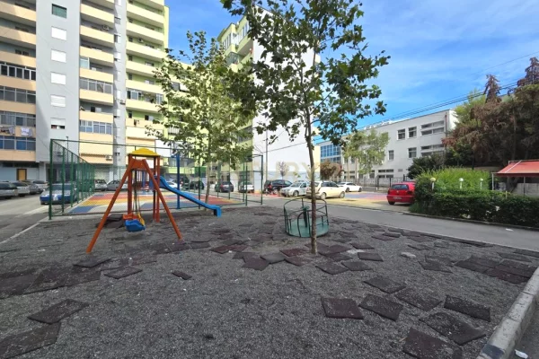 Shtepi ne shitje Apartament ne Durres, 2+1, Mobilimi Bosh, pa mobiluar, Pagesa 115,000  Euro.