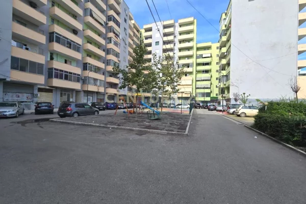 Shtepi ne shitje Apartament ne Durres, 2+1, Mobilimi Bosh, pa mobiluar, Pagesa 115,000  Euro.