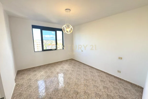 Shtepi ne shitje Apartament ne Durres, 2+1, Mobilimi Bosh, pa mobiluar, Pagesa 115,000  Euro.