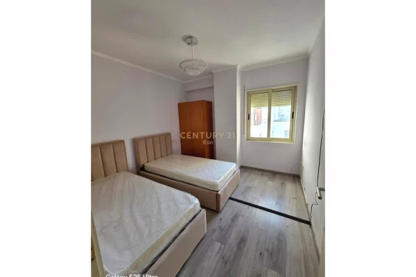 Shtepi ne shitje Apartament ne Durres, 2+1, Mobilimi E mobiluar, Pagesa 155,000  Euro.