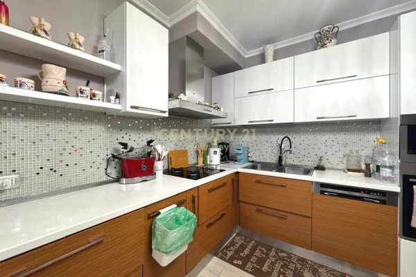 Shtepi ne shitje Apartament ne Durres, 2+1, Mobilimi E mobiluar, Pagesa 400,000  Euro.