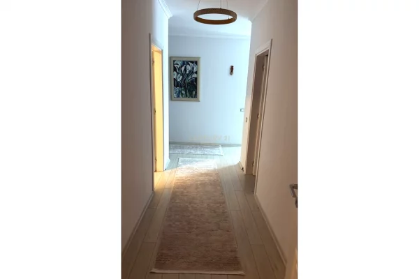 Shtepi ne shitje Apartament ne Durres, 2+1, Mobilimi E mobiluar, Pagesa 400,000  Euro.