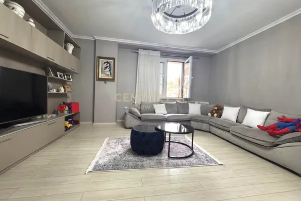 Shtepi ne shitje Apartament ne Durres, 2+1, Mobilimi E mobiluar, Pagesa 400,000  Euro.