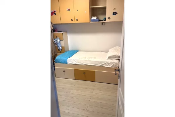 Shtepi ne shitje Apartament ne Durres, 2+1, Mobilimi E mobiluar, Pagesa 400,000  Euro.