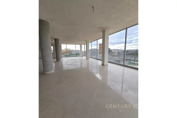 KAPANON EKSKLUZIV NE DALJE TE KAVAJES – POZICION STRATEGJIK BUZE RRUGES!