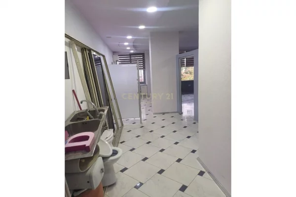 Ambient biznesi ne shitje 1+1 ne Durres - 185,000 Euro