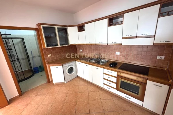 Shtepi ne shitje Apartament ne Durres, 1+1, Mobilimi Pjeserisht e mobiluar, Pagesa 200,000  Euro.