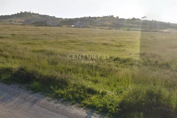 Truall ose Toke  ne Durres - 240,000 Euro