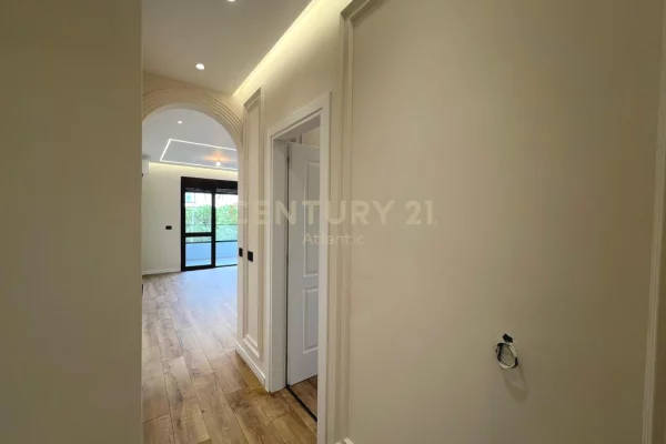 Shtepi ne shitje Apartament ne Durres, 2+1, Mobilimi Pjeserisht e mobiluar, Pagesa 135,000  Euro.