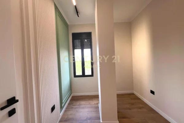 Shtepi ne shitje Apartament ne Durres, 2+1, Mobilimi Pjeserisht e mobiluar, Pagesa 135,000  Euro.