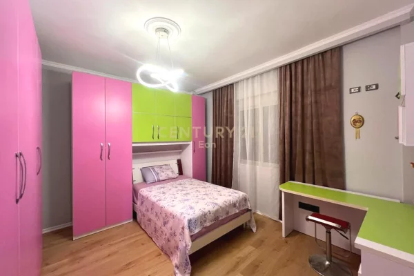 Shtepi ne shitje Apartament ne Durres, 3+1, Mobilimi E mobiluar, Pagesa 200,000  Euro.