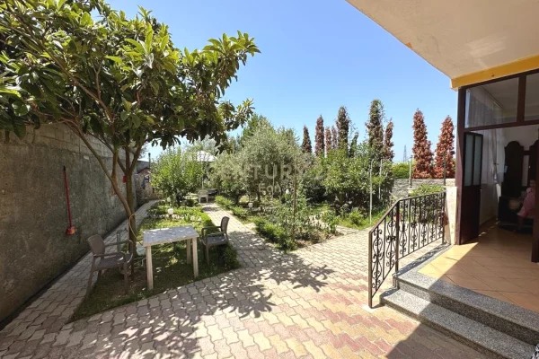 Shtepi ne shitje Apartament ne Durres, 4+1, Mobilimi Bosh, pa mobiluar, Pagesa 220,000  Euro.