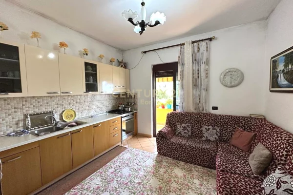 Shtepi ne shitje Apartament ne Durres, 4+1, Mobilimi Bosh, pa mobiluar, Pagesa 220,000  Euro.