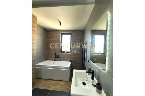 Shtepi ne shitje Apartament ne Durres, 2+1, Mobilimi E mobiluar, Pagesa 180,000  Euro.