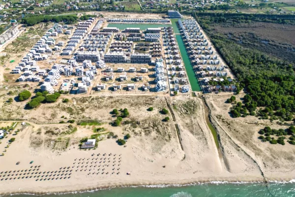 Shtepi ne shitje Vila Luksoze ne Durres, 2+1, Mobilimi Bosh, pa mobiluar, Pagesa 420,000  Euro.