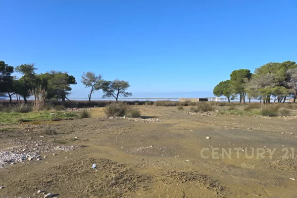 Truall ose Toke  ne Durres - 240,000 Euro