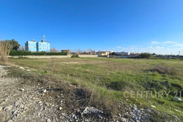 Truall ose Toke  ne Durres - 240,000 Euro