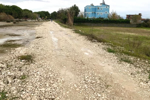 SHITET TOKE TRUALL NE SEKTOR RINIA !!! MUNDESI E ARTE INVESTIMI !!!