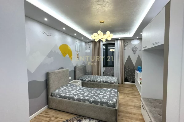 Shtepi ne shitje Apartament ne Durres, 2+1, Mobilimi E mobiluar, Pagesa 360,000  Euro.