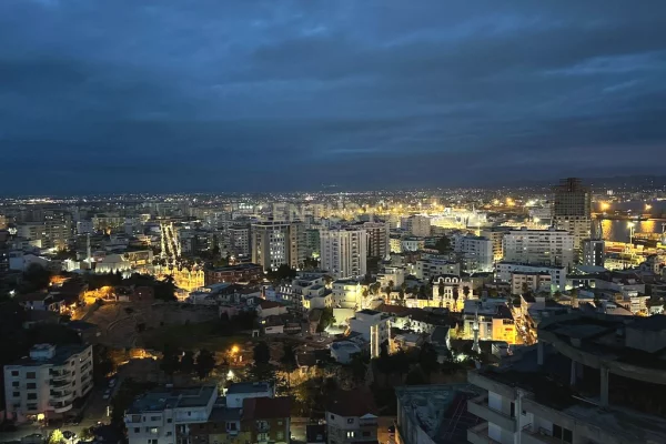 Shtepi ne shitje Apartament ne Durres, 2+1, Mobilimi E mobiluar, Pagesa 360,000  Euro.