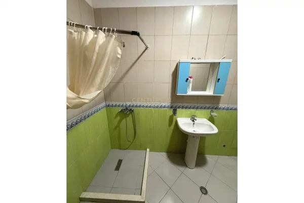 Shtepi ne shitje Apartament ne Durres, 1+1, Mobilimi Pjeserisht e mobiluar, Pagesa 117,000  Euro.