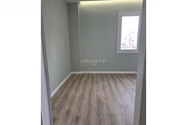 Shtepi ne shitje Apartament ne Durres, 2+1, Mobilimi Bosh, pa mobiluar, Pagesa 130,000  Euro.