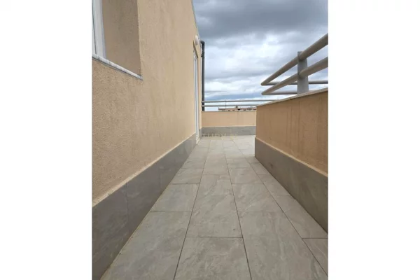 Shtepi ne shitje Apartament ne Durres, 2+1, Mobilimi Bosh, pa mobiluar, Pagesa 130,000  Euro.