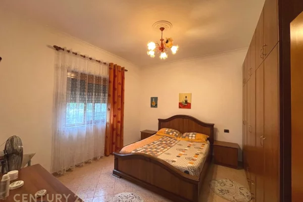 Shtepi ne shitje Shtepi Private ne Durres, 3+1, Mobilimi Pjeserisht e mobiluar, Pagesa 218,000  Euro.