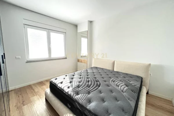 Shtepi ne shitje Apartament ne Durres, 2+1, Mobilimi E mobiluar, Pagesa 185,000  Euro.