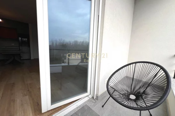 Shtepi ne shitje Apartament ne Durres, 2+1, Mobilimi E mobiluar, Pagesa 185,000  Euro.