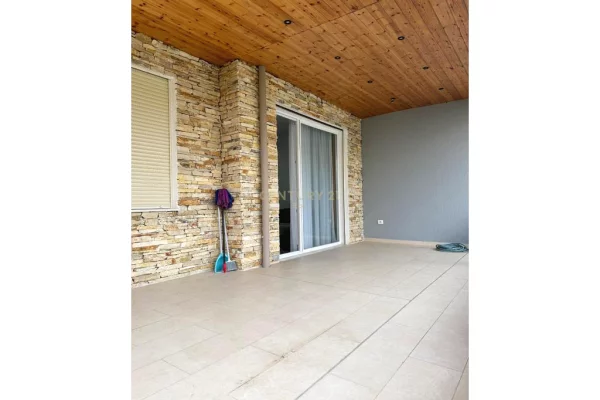 Shtepi ne shitje Apartament ne Durres, 2+1, Mobilimi E mobiluar, Pagesa 310,000  Euro.