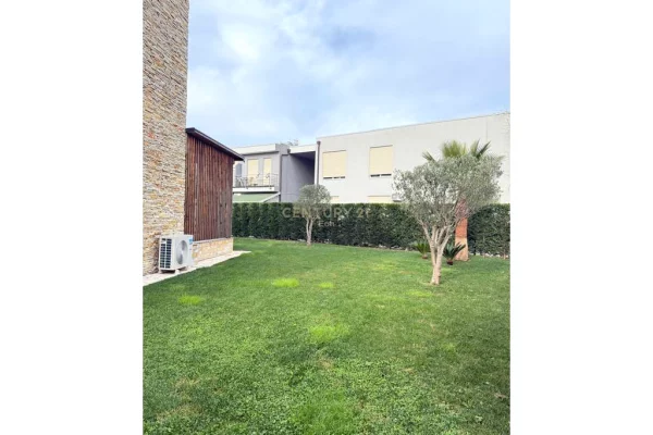 Shtepi ne shitje Apartament ne Durres, 2+1, Mobilimi E mobiluar, Pagesa 310,000  Euro.