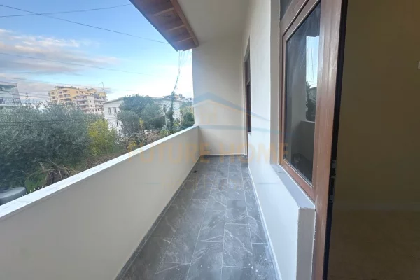 Shtepi ne shitje Apartament ne Durres, 1+1, Mobilimi Bosh, pa mobiluar, Pagesa 130,000  Euro.