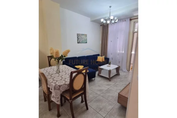 Shtepi ne shitje Apartament ne Durres, 2+1, Mobilimi E mobiluar, Pagesa 120,000  Euro.