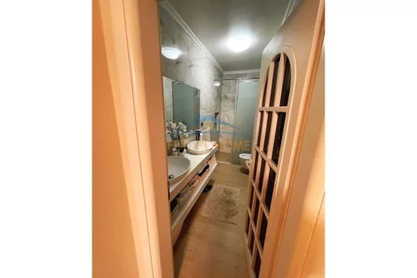 Shtepi ne shitje Apartament ne Durres, 3+1, Mobilimi E mobiluar, Pagesa 450,000  Euro.