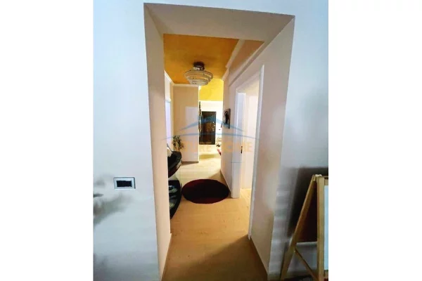 Shtepi ne shitje Apartament ne Durres, 3+1, Mobilimi E mobiluar, Pagesa 450,000  Euro.