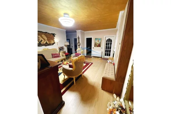 Shtepi ne shitje Apartament ne Durres, 3+1, Mobilimi E mobiluar, Pagesa 450,000  Euro.