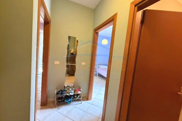 Shtepi ne shitje Apartament ne Durres, 3+1, Mobilimi Pjeserisht e mobiluar, Pagesa 360,000  Euro.